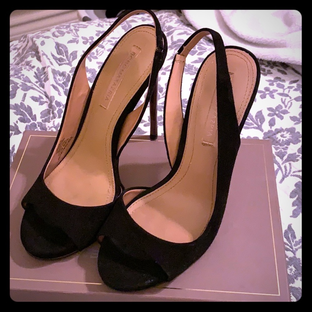 BCBG MAXAZRIA slingback pumps